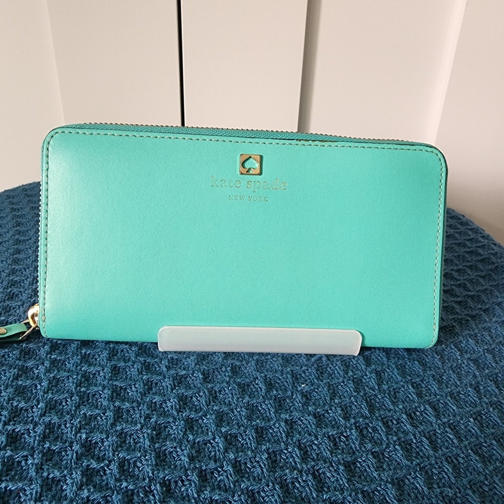 Kate Spade Like New long wallet